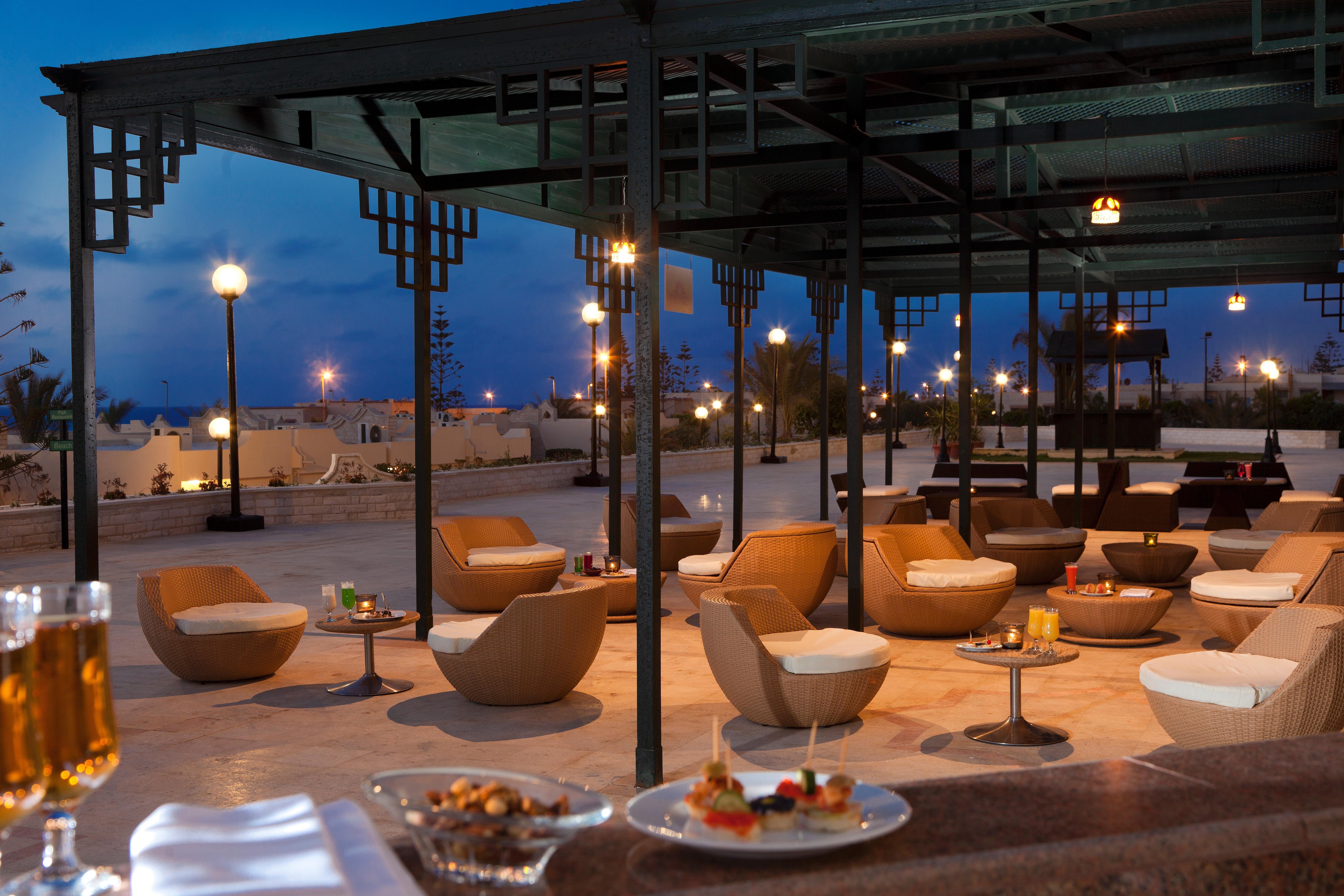 Borg El Arab Beach Resort Kültér fotó The Sky Bar