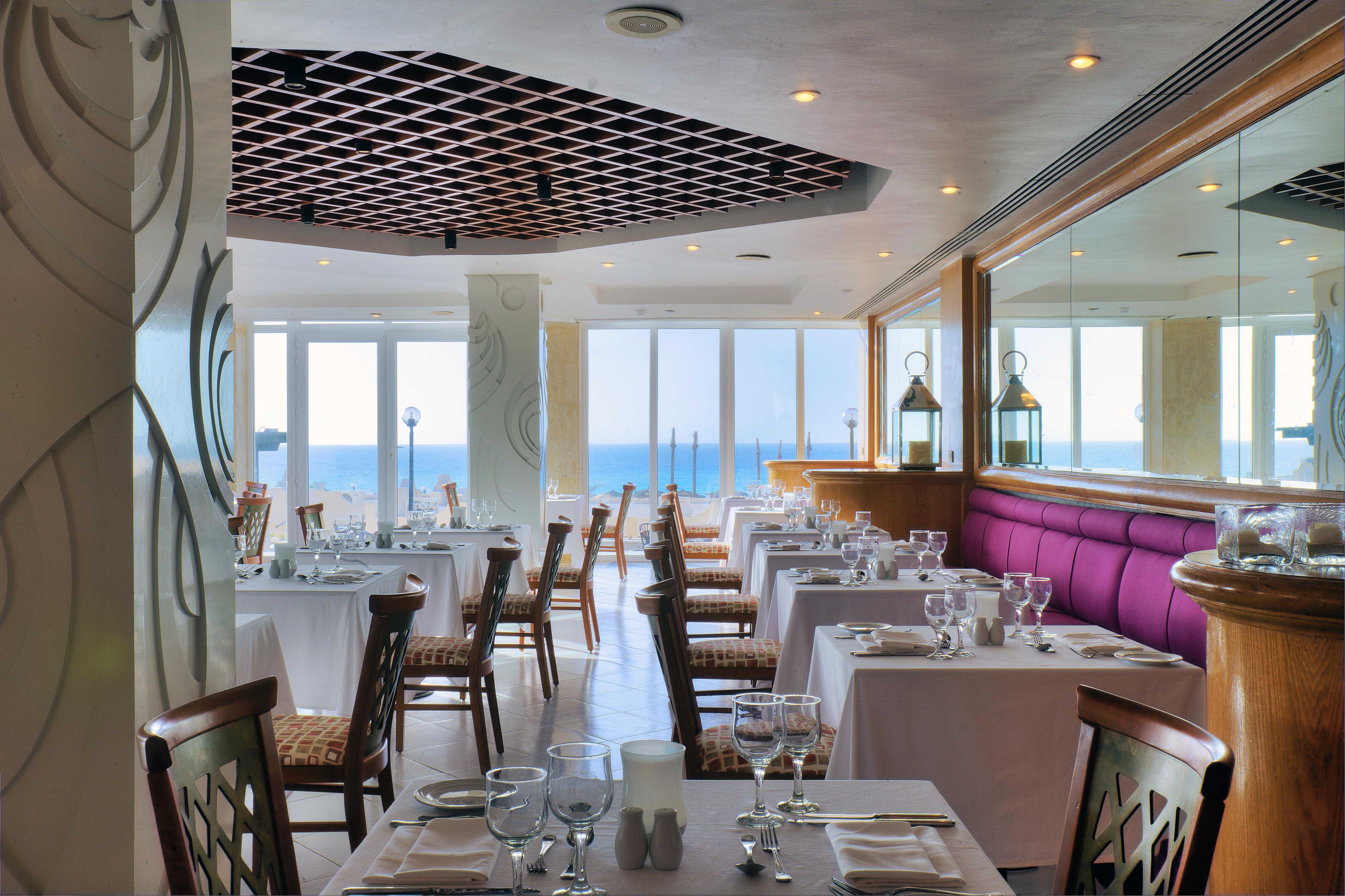 Borg El Arab Beach Resort Kültér fotó The restaurant
