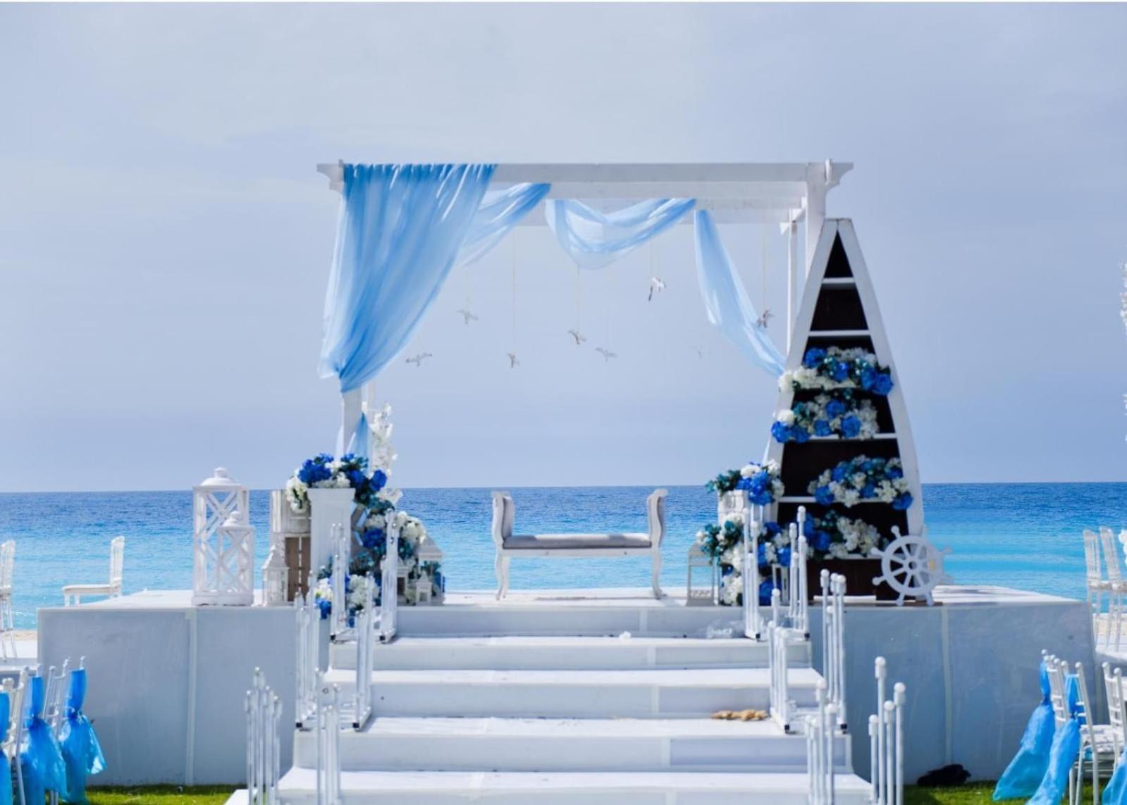 Borg El Arab Beach Resort Kültér fotó A beach wedding