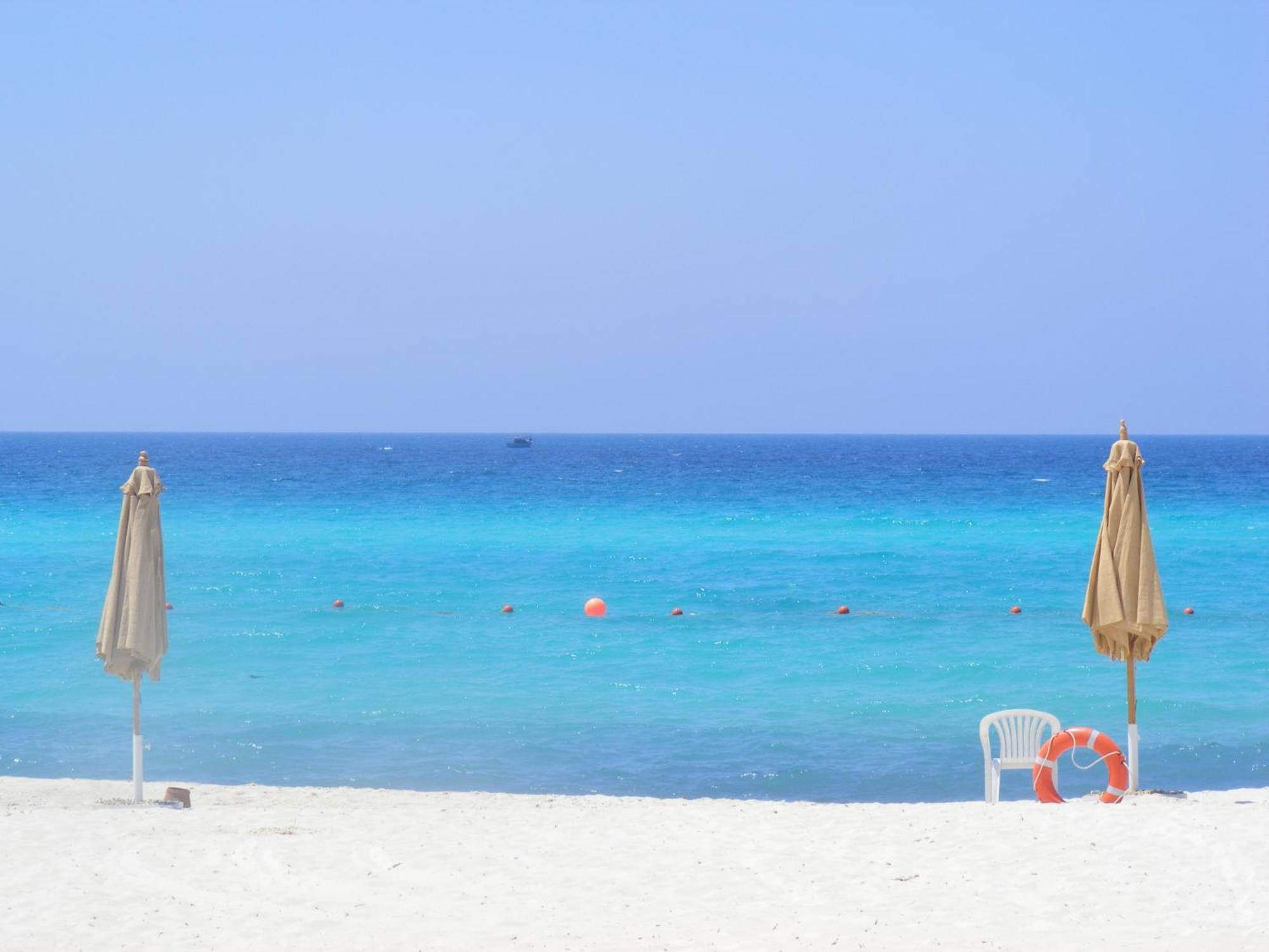 Borg El Arab Beach Resort Kültér fotó The beach of Vai
