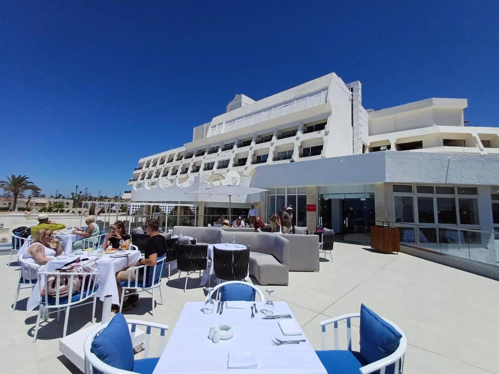 Borg El Arab Beach Resort Kültér fotó The hotel's main restaurant