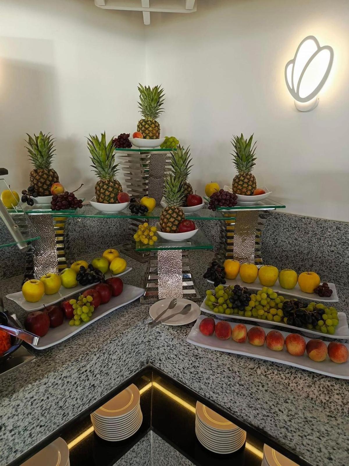Borg El Arab Beach Resort Kültér fotó Fruit display